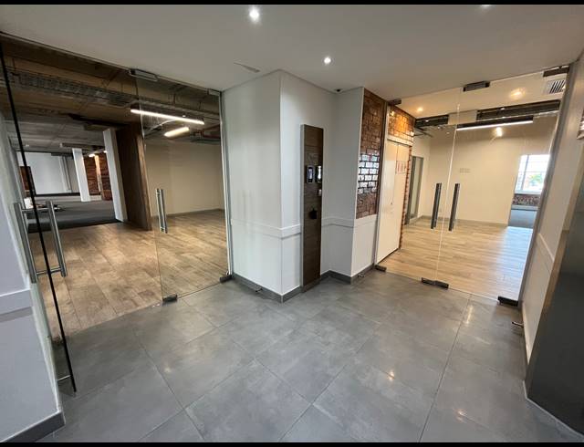 1,238M² OFFICE TO LET IN GREEN POINT